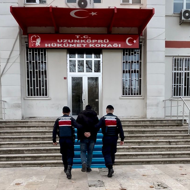 Edirne'de araç çalıp İstanbul'a kaçan şüpheli, tutuklandı