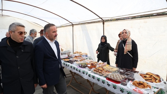 Perşembe'de Filistin'e destek için hayır çarşısı açıldı