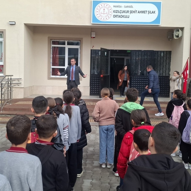 Müdür Yıldırak öğrencilerle buluştu