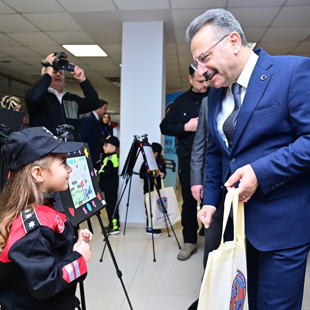 Vali Aksoy: "Teknoloji bağımlılığı giderek artan bir sorun haline geliyor"...