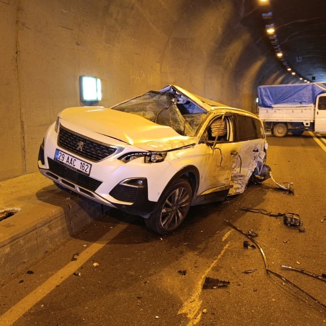 Gümüşhane'de yarım saat arayla meydana gelen iki kazada 1 kişi öldü, 3 kişi...