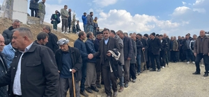 Otomobilin baraj gölüne yuvarlandığı kazada ölen Furkan ve Rojhat toprağa v...