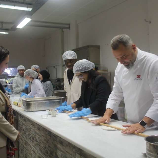Uluslararası öğrencilere Kırklareli'nin meşhur yemekleri tanıtıldı