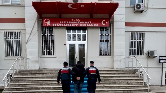 Edirne'den çaldığı hafif ticari araçla İstanbul'a kaçan şüpheli tutuklandı
