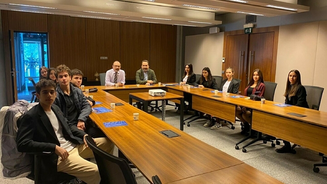 Liselilerin kendi enerjisini üreten binalarla ilgili projesi TBMM'ye sunuldu