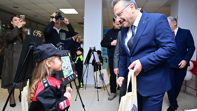 Vali Aksoy: "Teknoloji bağımlılığı giderek artan bir sorun haline geliyor"
'Teknolojiyi Abartma, Geleceğini Karartma-2 Projesi'nin kapanış programı yapıldı