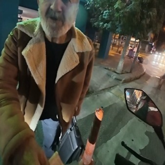 Eskişehir'de yürek ısıtan karşılıklı hediyeleşme görüntüleri
Kurye, vatanda...