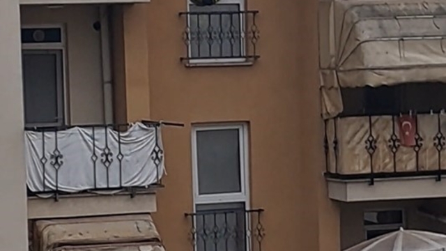 İtfaiye eri, oksijen maskesini vatandaşa verip hayatını kurtardı