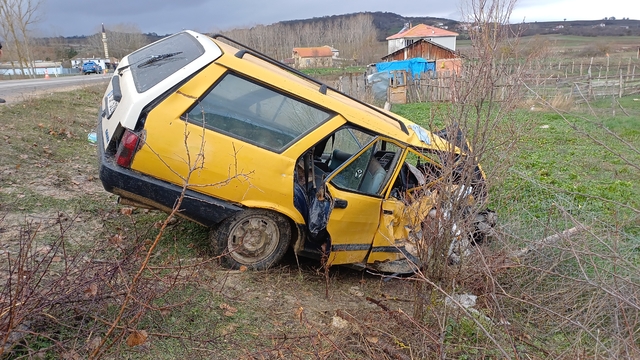 Karabük'te hafif ticari araçla otomobilin çarpıştığı kazada 2'si çocuk 6 kişi yaralandı