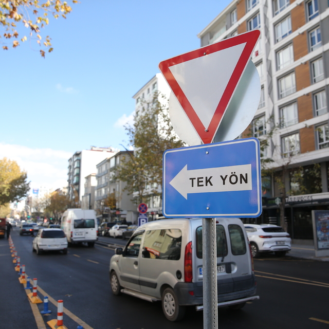 Niğde'de araç trafiğini azaltmak için başlatılan tek yön projesi çalışmalar...