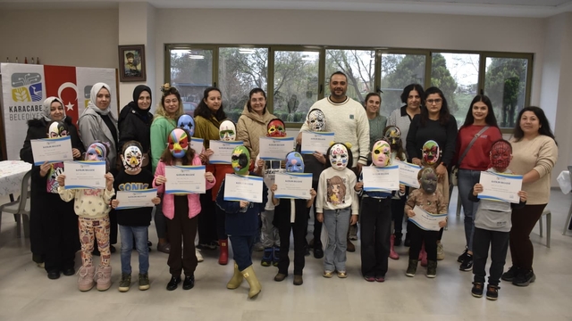 Karacabey Belediyesi'nden anne-çocuk maske boyama atölyesi