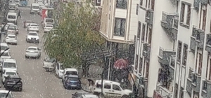 Van'da dolu yağışı şehri beyaza bürüdü