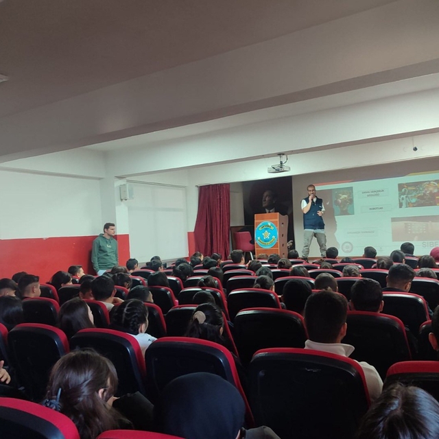 Akyaka 300 öğrenciye siber suçlarla mücadele eğitimi verildi