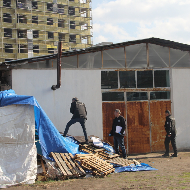 Kayseri'de soba borusuna tel takmaya çalışırken düşen kişi öldü