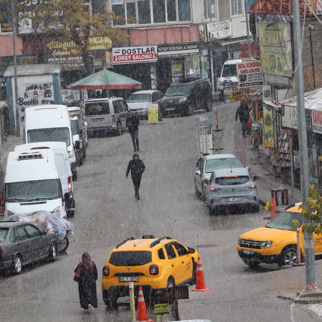 Van'da dolu yağışı etkili oldu