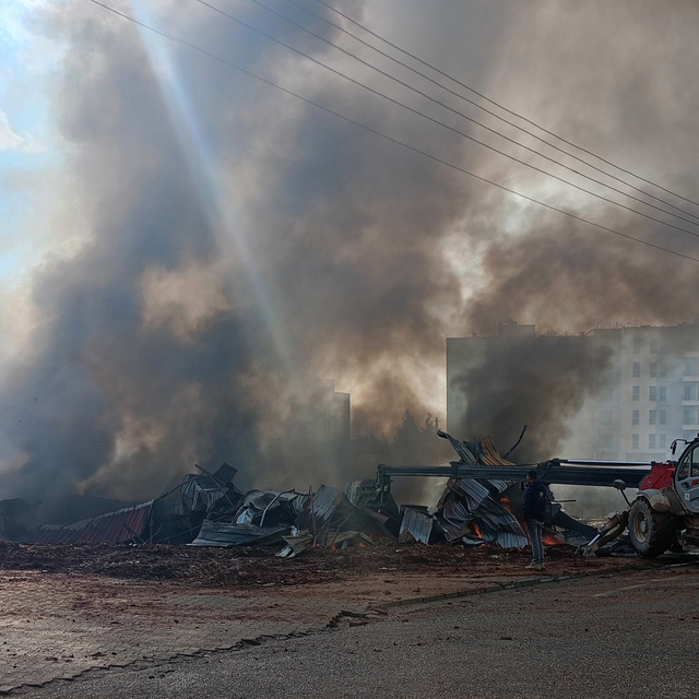 Gaziantep'te depoda çıkan yangın, kontrol altına alındı
