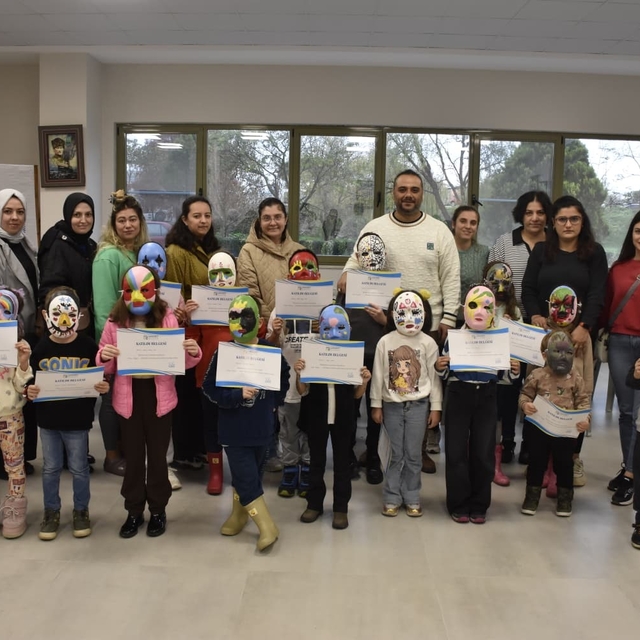 Karacabey Belediyesi'nden anne-çocuk maske boyama atölyesi