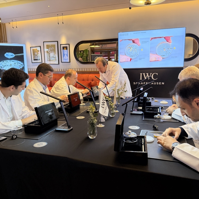 Milyonluk İsviçre saatlerini parçalayıp topladılar
Türkiye'den saat meraklı...