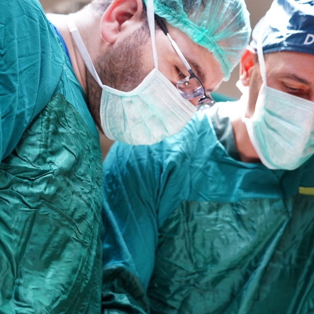 Bilecik'te ilk defa karın zarı açılmadan 'Rahim Koruyucu Sakrokolpopeksi' a...