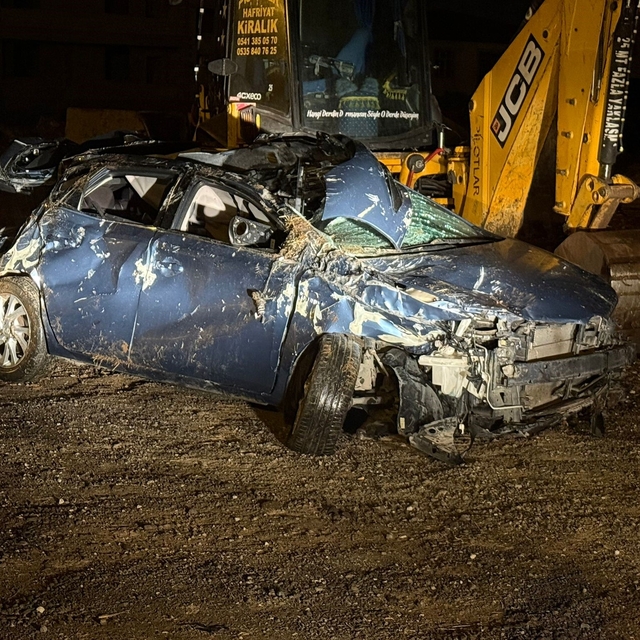 Karayazı'da trafik kazası: 3 yaralı