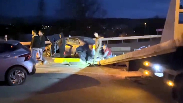 Kavşakta iki otomobil çarpıştı: 4 yaralı