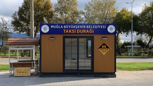 Büyükşehir kendi üretimi taksi duraklarını hizmete sunuyor