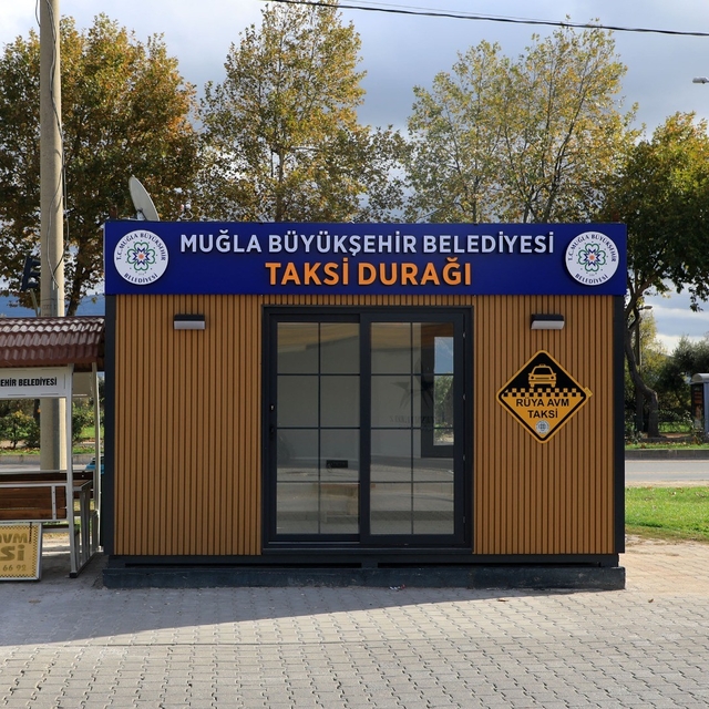 Büyükşehir kendi üretimi taksi duraklarını hizmete sunuyor