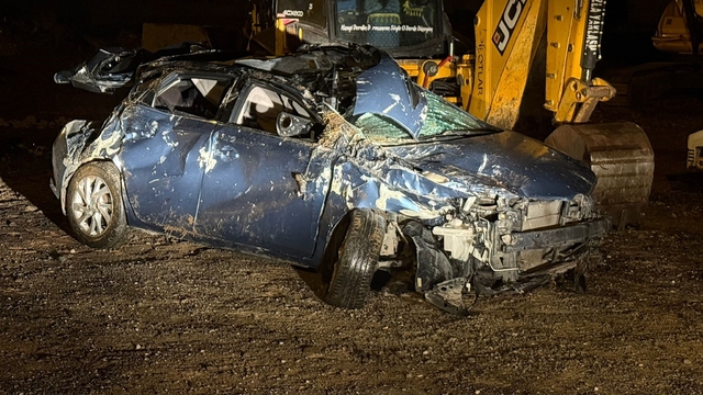 Karayazı'da trafik kazası: 3 yaralı