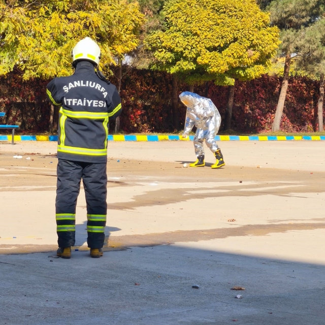 Şanlıurfa'da bir okulda deney tüplerinin patlaması sonucu 2 kişi yaralandı