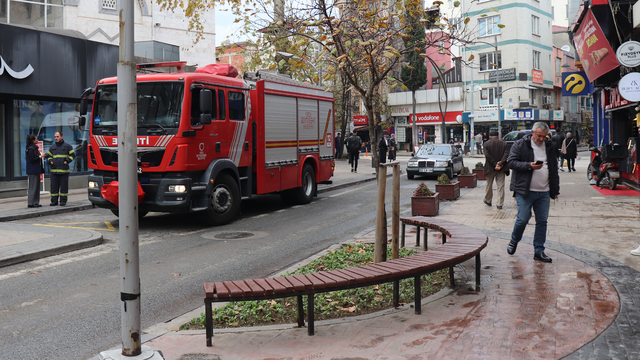 Ordu'da iş yerinde çıkan yangında dumandan etkilenen kişi tedavi altına alındı