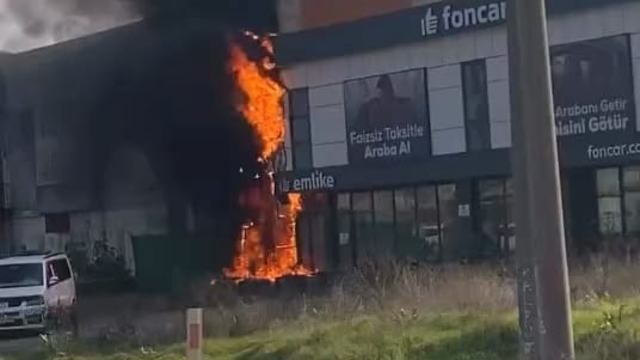 Elektrik panosundan çıkan yangında 2 iş yeri zarar gördü