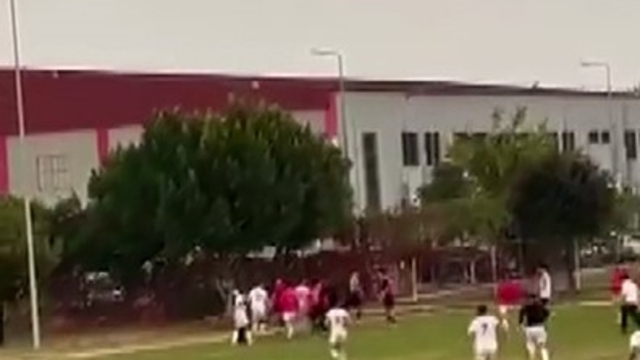 Adana'da amatör maçta saha karıştı