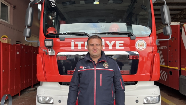 İtfaiye eri kendi hava maskesini, yangında mahsur kalan kişiye vererek kurtardı (2)