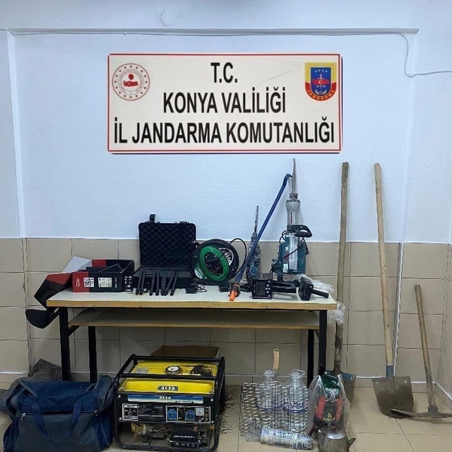 Kulu'da kaçak kazı yapan 8 kişi yakalandı