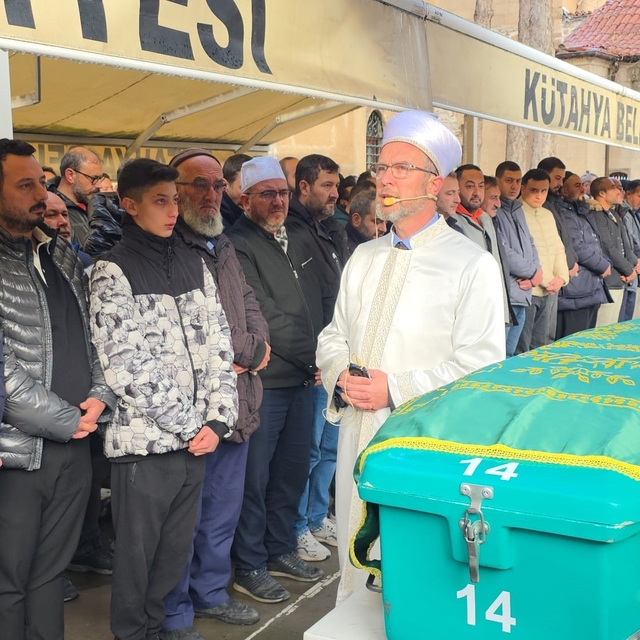 Kütahya Berberler ve Kuaförler Odası Başkanı Mehmet Çaltı son yolculuğuna u...