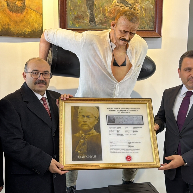 Koca Seyit'in künye defteri ve gençlik fotoğrafı ortaya çıktı
Tarihi Alan B...