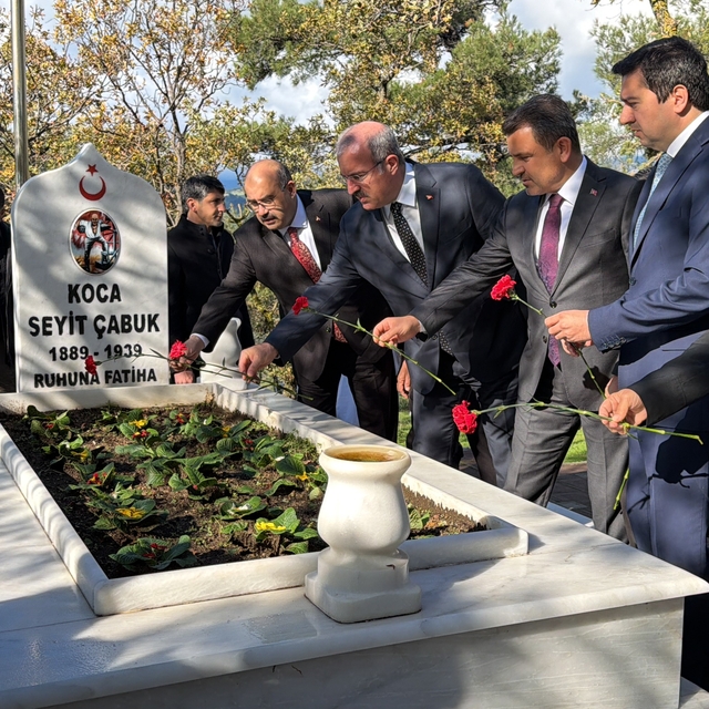 Çanakkale kahramanı Seyit Onbaşı vefatının 86. yılında kabri başında anıldı...