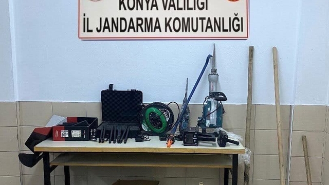Kulu'da kaçak kazı yapan 8 kişi yakalandı