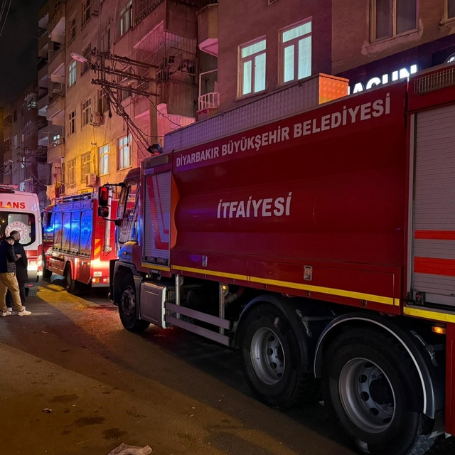 Eşiyle tartıştı, evini ateşe verdi