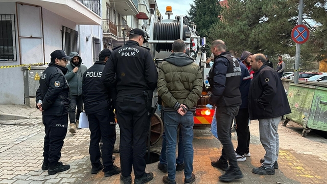 Kanalizasyonda cenin bulundu