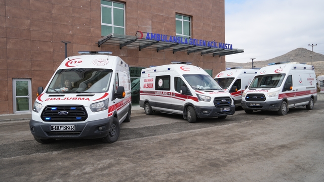 Tavuk döner yiyen 3 öğrenci zehirlendi