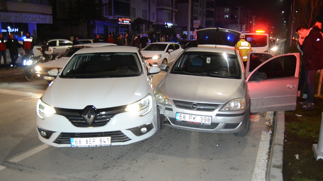 'Dur' ihtarına uymadı, takip sırasında Emniyet Müdürü Yardımcısının aracına çarptı