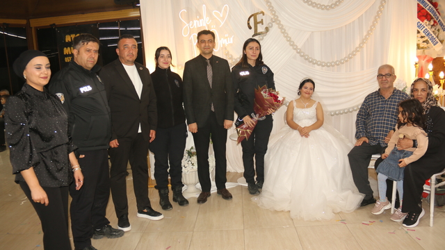 Hatay'da down sendromlu Ezgi'nin gelinlik giyme hayali gerçek oldu