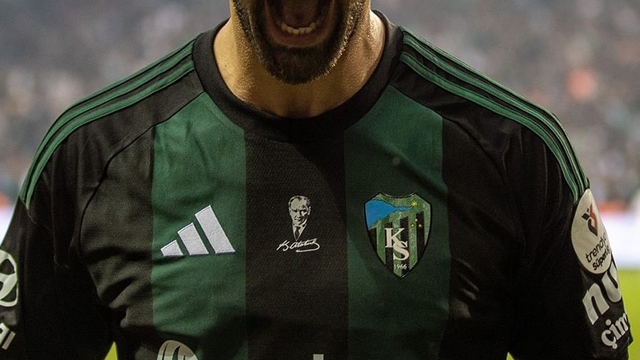 Kocaelisporlu taraftarlardan, Serdar Dursun'a derbi tepkisi
Serdar Dursun paylaşımlarını sildi