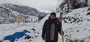 Erzincan'ın Refahiye ilçesinde kar yağışı etkili oldu