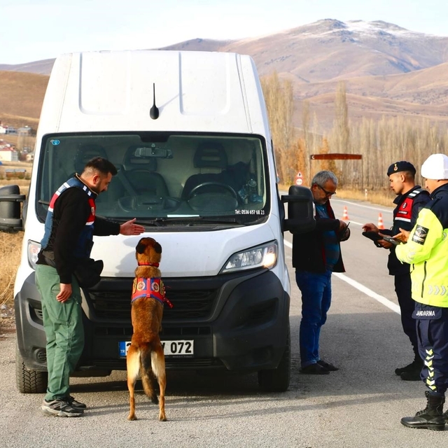 Araçlara kış denetimi: Jandarma lastik ve donanımları kontrol etti
