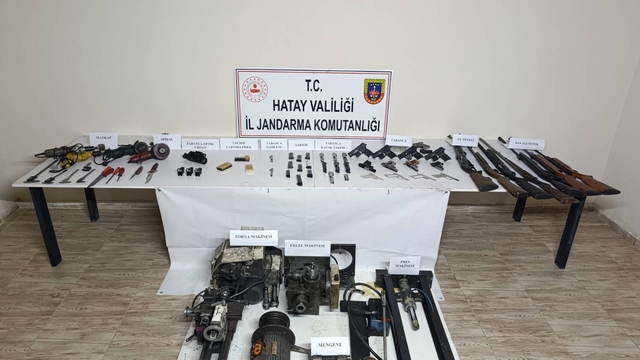 Payas'ta evini silah yapım atölyesine çeviren şahsa suçüstü