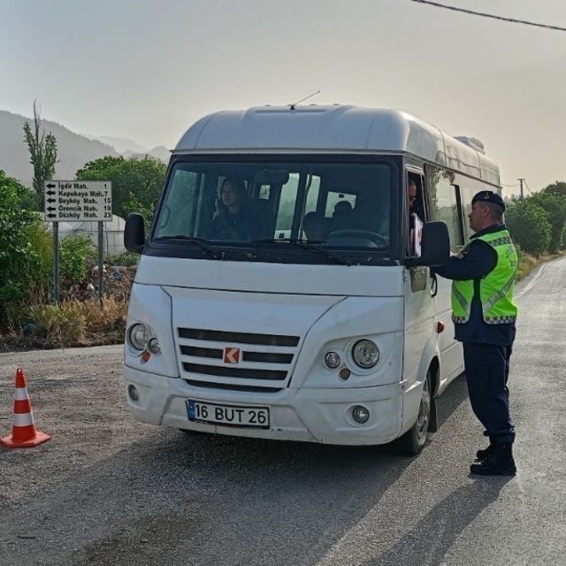 Uşak'ta okul servisleri ve çevrelerinde sıkı kontrol