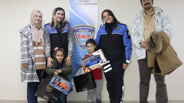 Kaybolan oyuncağı için polisten yardım istedi