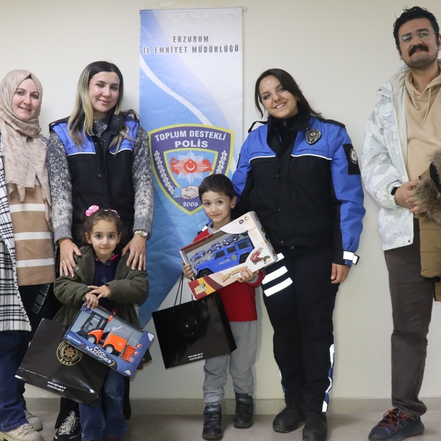 Kaybolan oyuncağı için polisten yardım istedi